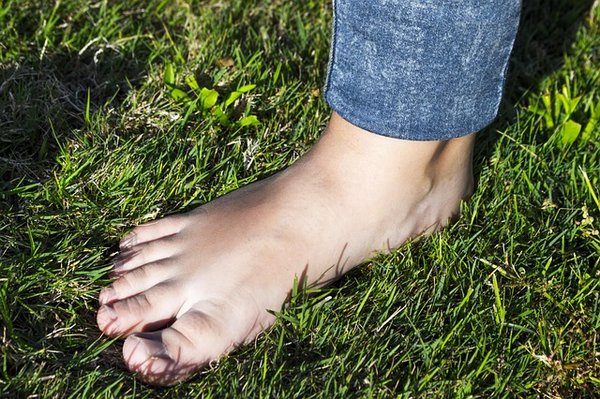 La technique d'earthing : votre chemin vers le bien-être
